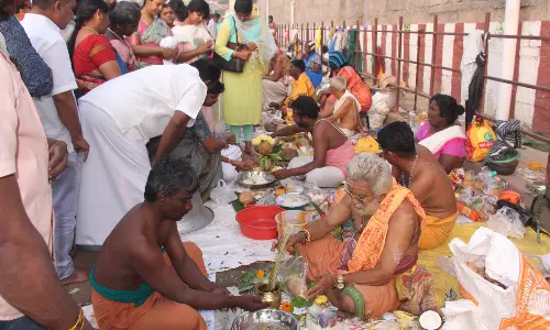 தை அமாவாசை: திருவள்ளூர் வீரராகவர் கோவிலில் முன்னோர்களுக்கு தர்ப்பணம்