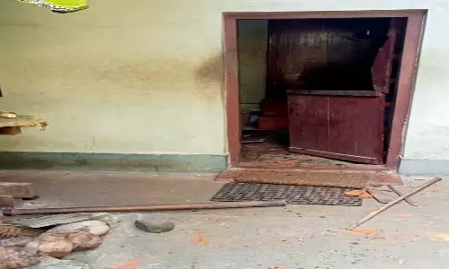 மார்த்தாண்டம் அருகே இன்சூரன்ஸ் ஊழியருக்கு உருட்டுகட்டை அடி