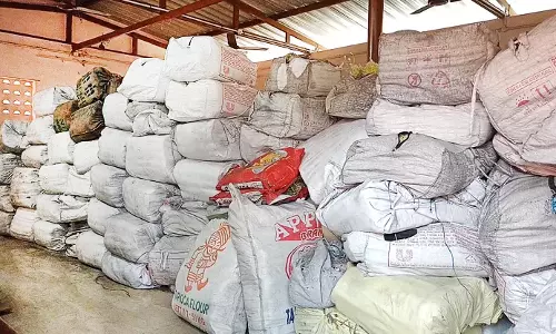 பட்டாசு கருந்திரி பறிமுதல்