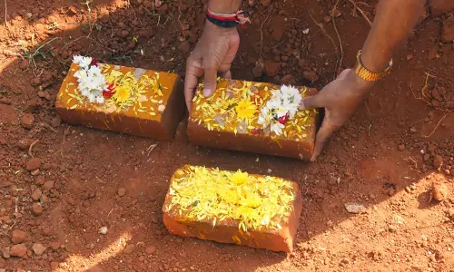புதிய கட்டிட கட்டுமான பணிக்கான பூமி பூஜை