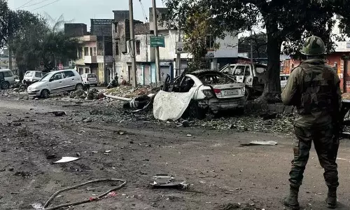 ஜம்முவில் அடுத்தடுத்து குண்டுவெடிப்பு- 6 பேர் படுகாயம்