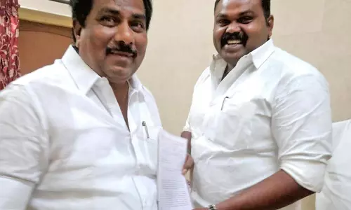 சங்கரன்கோவிலில் புதிய மாவட்ட பதிவாளர் அலுவலகம்  கட்டி தர வேண்டும் - அமைச்சரிடம், ராஜா எம்.எல்.ஏ. மனு