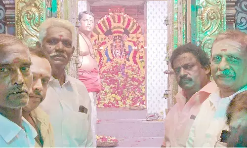 தை முதல் வெள்ளி; கூறைநாடு காமாட்சியம்மன் கோவிலில் புஷ்பாஞ்சலி
