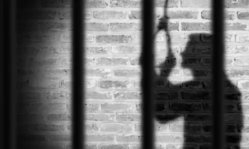 முதியவர் தூக்குபோட்டு தற்கொலை