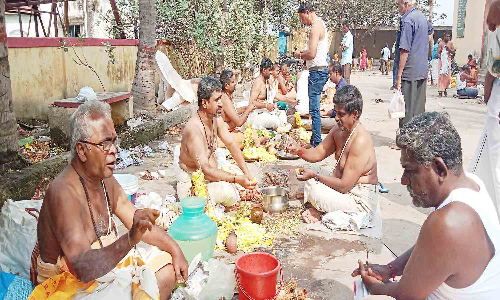 பாலாற்றங்கரையில் முன்னோர்களுக்கு தர்ப்பணம்