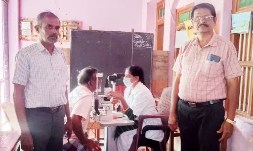 சாத்தான்குளம் பள்ளியில் கண் பரிசோதனை முகாம்