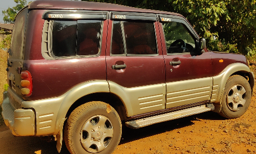 களியக்காவிளை அருகே சொகுசு காரில் கேரளாவிற்கு கடத்த முயன்ற 2 டன் ரேசன் அரிசி பறிமுதல்