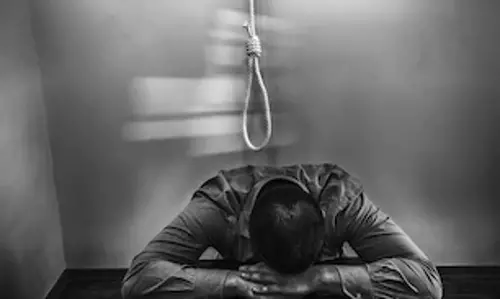 வாலிபர் தூக்குபோட்டு தற்கொலை