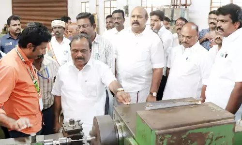 ஐ.டி.ஐ படிக்கும் மாணவர்களுக்கு உடனடி வேலை வாய்ப்பு- அமைச்சர் கணேசன் பேச்சு