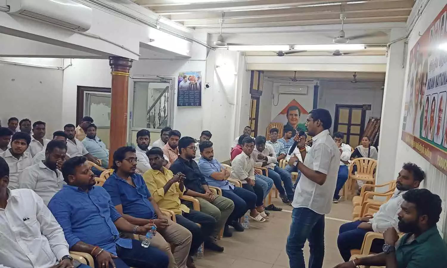 மின் கட்டண உயர்வை அரசு மறுபரிசீலனை செய்ய வேண்டும் மின் கட்டண உயர்வை அரசு மறுபரிசீலனை செய்ய வேண்டும்