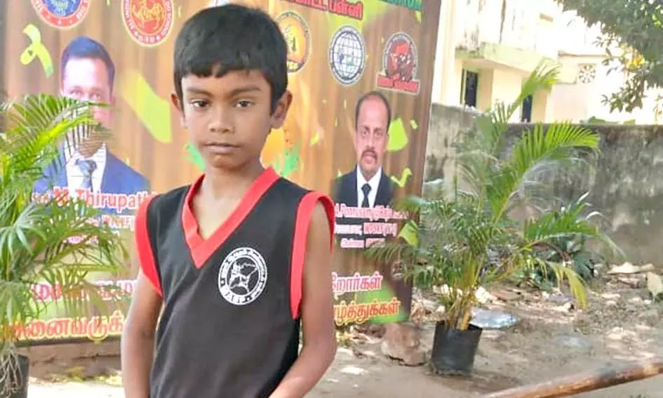 சிலம்ப போட்டிக்கு பள்ளி மாணவன் தேர்வு