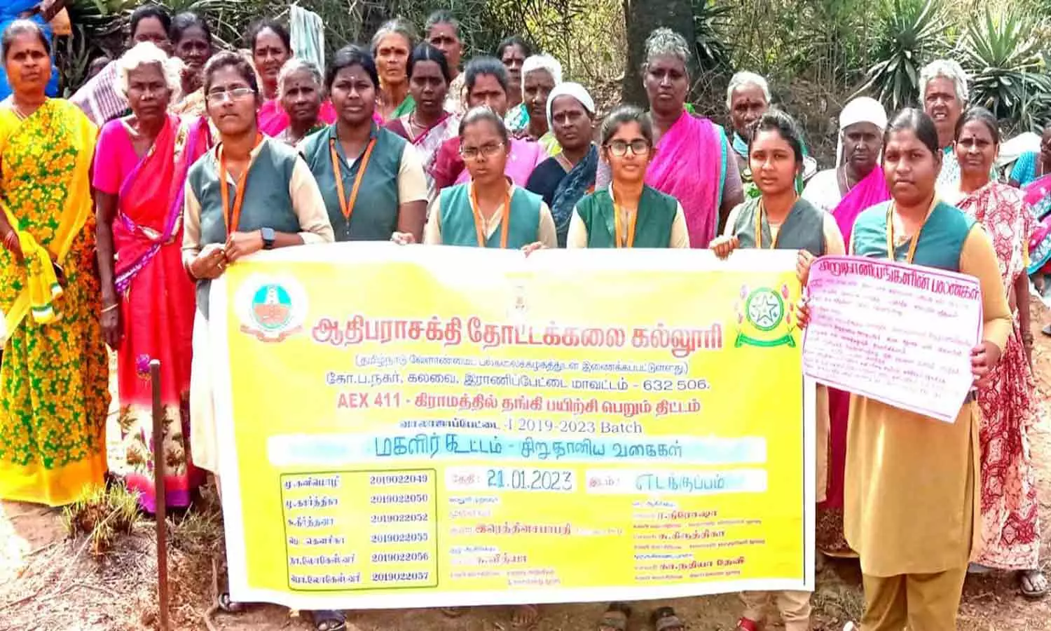சிறு தானியங்கள் குறித்து கல்லூரி மாணவிகள் விழிப்புணர்வு சிறு தானியங்கள் குறித்து கல்லூரி மாணவிகள் விழிப்புணர்வு