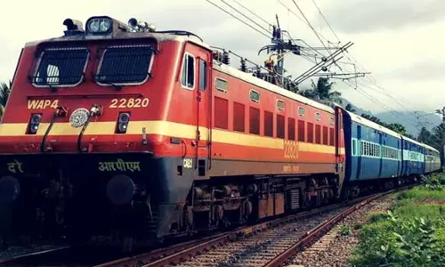 குடியரசு தின விடுமுறையொட்டி தென் மாவட்டங்களுக்கு சிறப்பு ரெயில்களுக்கான முன்பதிவு தொடங்கியது