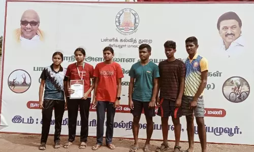 அரியலூர் மாவட்டம் கீழப்பழுவூரில் நடைபெற்ற மாநில அளவிலான சாலையோர சைக்கிள் போட்டியில் சாதனை படைத்த மாணவிகள்