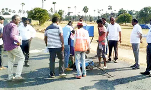 சாலை விரிவாக்க பணியை தலைமை பொறியாளர் ஆய்வு