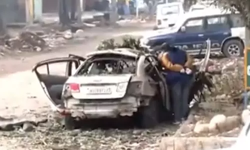 காஷ்மீரில் குண்டு வெடிப்பு நடந்த இடத்தில் என்.ஐ.ஏ. அதிகாரிகள் ஆய்வு