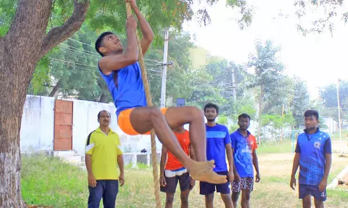 பாளை ஆயுதப்படை மைதானத்தில் 2-ம் நிலை காவலர்களுக்கான உடல் தகுதி தேர்வு பயிற்சி