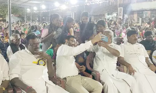 மாணவர்களுடன் செல்பி எடுத்து மகிழ்வித்த நாகை கலெக்டர்