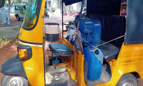 குளச்சலில் 520 லிட்டர் மண்எண்ணையுடன் ஆட்டோ பறிமுதல்