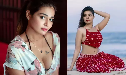 கருப்பு புடவையில் கவர்ச்சி காட்டும் தர்ஷா குப்தா