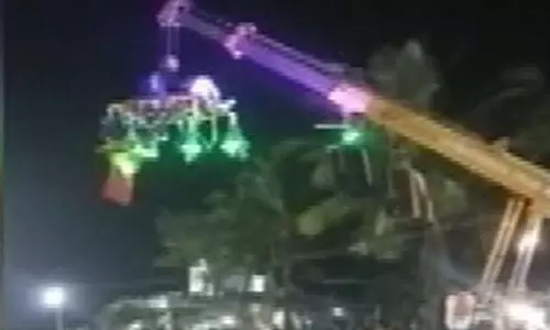 அரக்கோணத்தில் சோகம் - கோவில் திருவிழாவில் கிரேன் சரிந்து விழுந்து 3 பேர் பலி