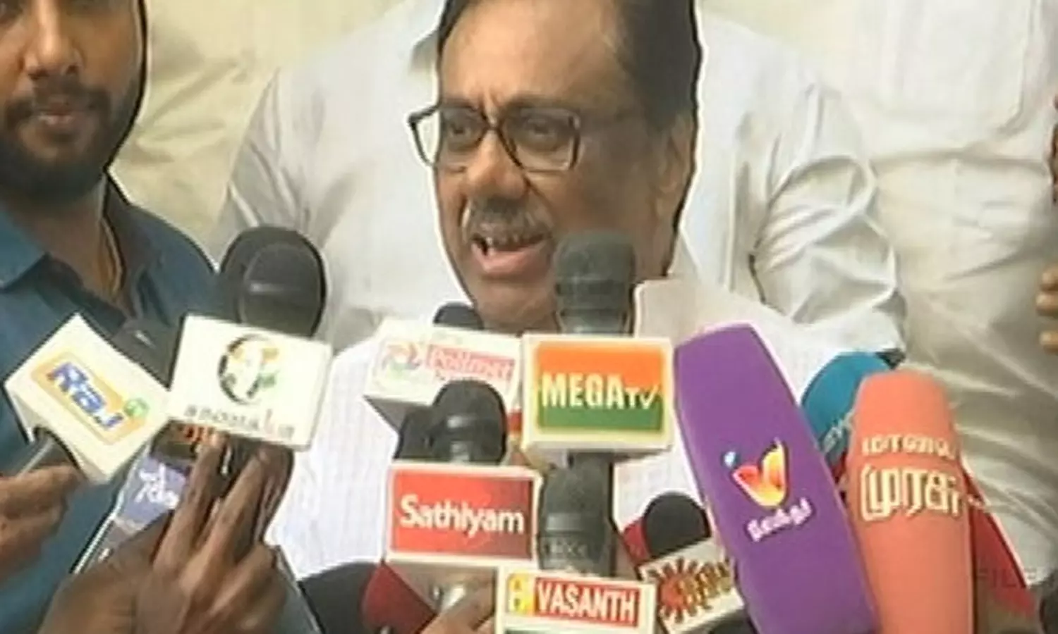 அதிமுக இரண்டாக உடையவில்லை... நான்காக உடைந்துள்ளது- ஈ.வி.கே.எஸ். இளங்கோவன்