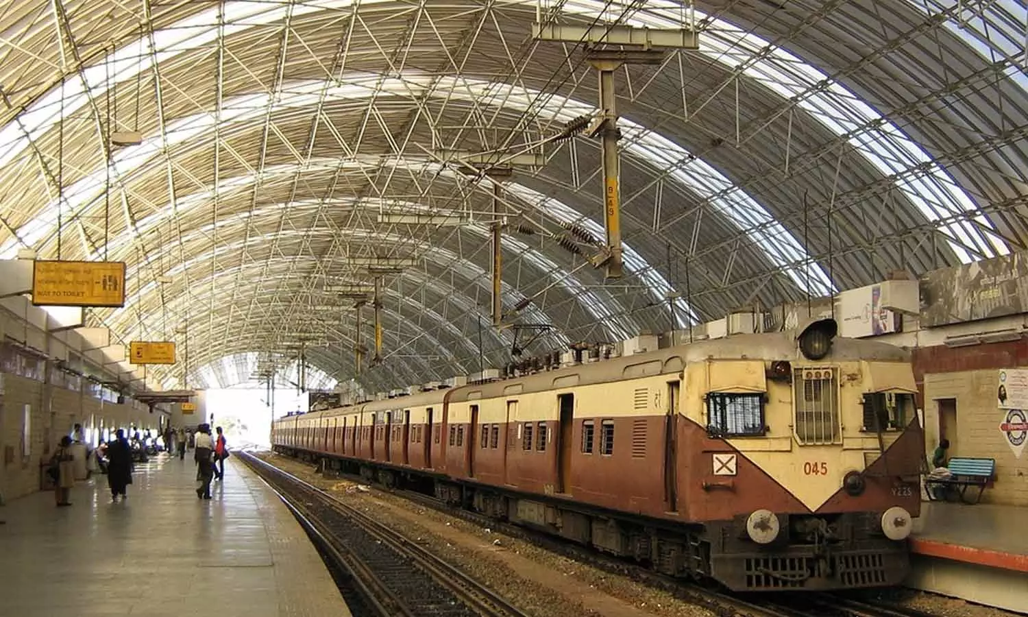 வயதானவர்கள், மாற்றுத் திறனாளிகள் செல்ல 20 புறநகர் ரெயில் நிலையங்களில் லிப்ட் வசதி வயதானவர்கள், மாற்றுத் திறனாளிகள் செல்ல 20 புறநகர் ரெயில் நிலையங்களில் லிப்ட் வசதி