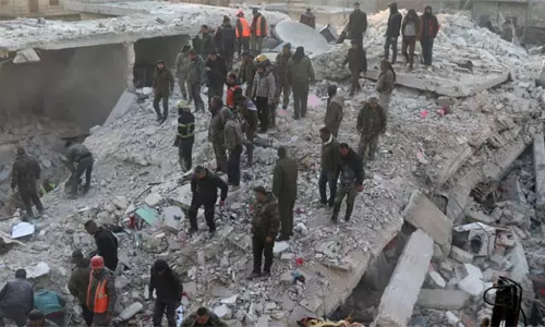 சிரியாவில் 5 மாடிக்கட்டிடம் இடிந்து 16 பேர் பலி