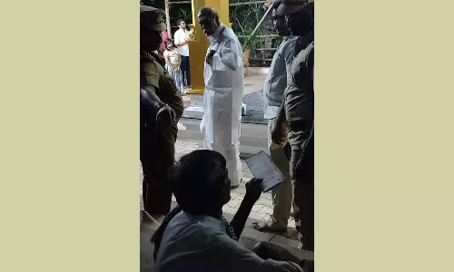 முதலமைச்சர் ரங்கசாமியிடம் மருத்துவ செலவுக்கு பணம் பெற்ற தமிழக நோயாளி- வைரலாகும் புகைப்படம்