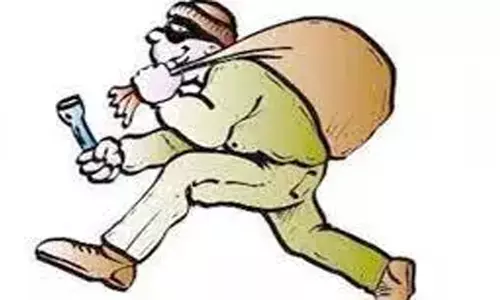 பூட்டிய வீடுகளை குறி வைத்து கொள்ளை முயற்சி