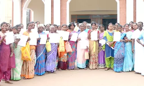 இலவச குடிமனை பட்டா வழங்க வேண்டும்; செங்கிப்பட்டி மக்கள் மனு