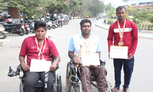 தேசிய அளவிலான போட்டியில் பங்கேற்க உதவி கேட்டு மாற்றுத்திறனாளிகள் மனு