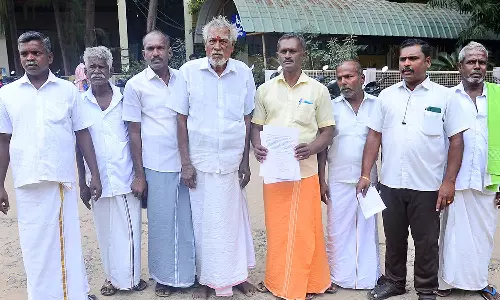 மணிமுத்தாறு அணையில் 2-வது ரீச்சில் இருந்தும் தண்ணீர் திறக்க வேண்டும்- கலெக்டர் அலுவலகத்தில் விவசாயிகள் மனு