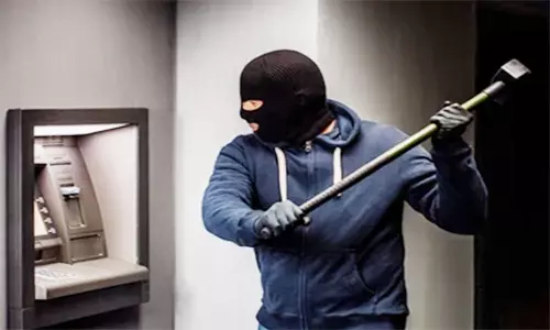 ஏ.டி.எம்.மை உடைத்து கொள்ளையடிக்க முயன்ற வாலிபர் கைது