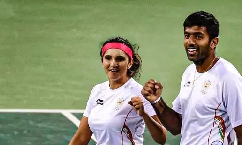 ஆஸ்திரேலிய ஓபன்: கலப்பு இரட்டையர் பிரிவில் சானியா-போபண்ணா ஜோடி காலிறுதிக்கு தகுதி