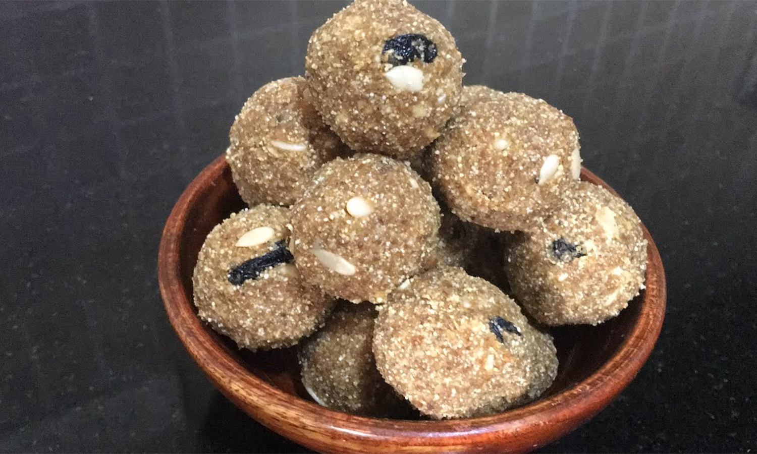 கால்சியம் சத்து நிறைந்த தினை நட்ஸ் லட்டு