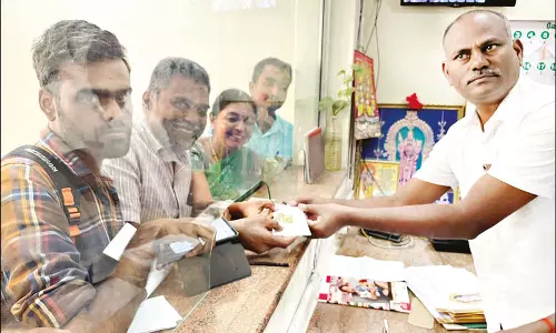 பழனி கோவில் கும்பாபிஷேகத்தில் பங்கேற்கும் பக்தர்களுக்கு அனுமதிச்சீட்டு வினியோகம்