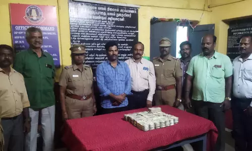 அரக்கோணத்தில் சென்னை ரெயிலில் பறிமுதல் செய்யப்பட்ட ரூ.47 லட்சம் ஹவாலா பணமா?- போலீசார்  விசாரணை