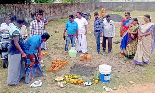 புதிய பள்ளி கட்டிடம் கட்ட அடிக்கல் நாட்டு விழா