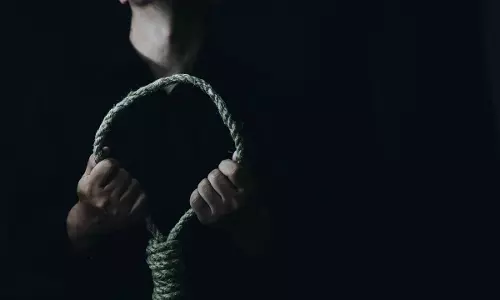 வாலிபர் தூக்குபோட்டு தற்கொலை