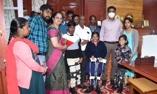 கலெக்டர் அலுவலகத்தில் மக்கள் குறைதீா்க்கும் நாள் கூட்டம்