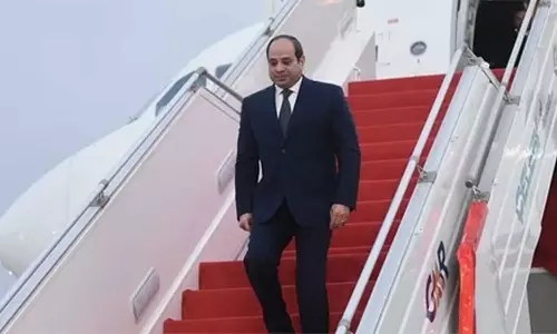 எகிப்து அதிபர் இந்தியா வருகை: நாட்டுப்புற நடனத்துடன் உற்சாக வரவேற்பு