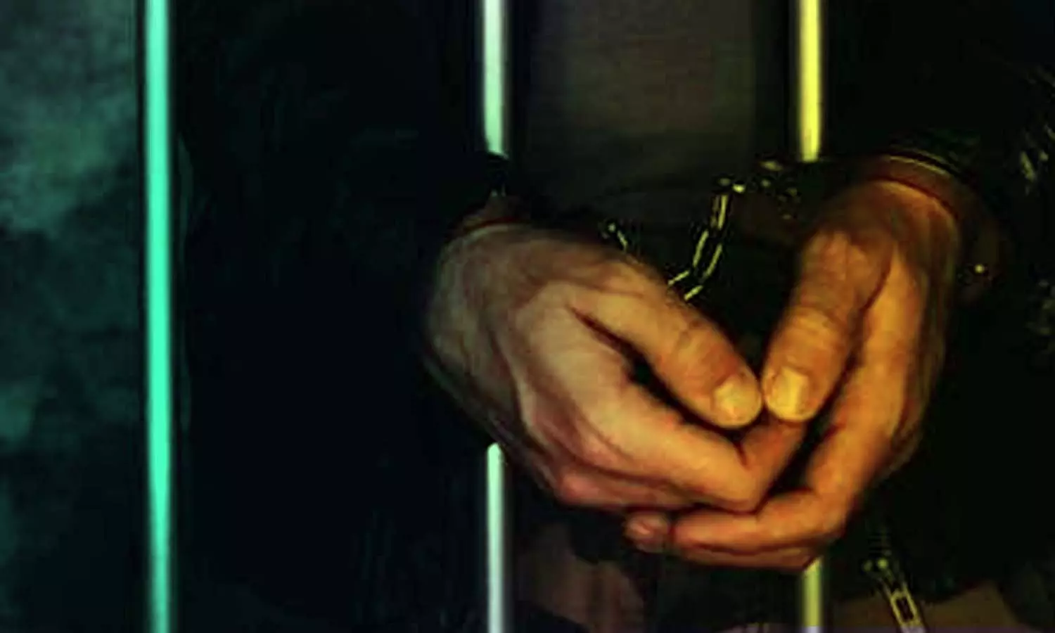 ஆறுமுகநேரி அறக்கட்டளை நிர்வாகி மீது தாக்குதல்: கைதான 2 பேர் மீது குண்டர் சட்டம் பாய்ந்தது- பாளை ஜெயிலில்  அடைப்பு