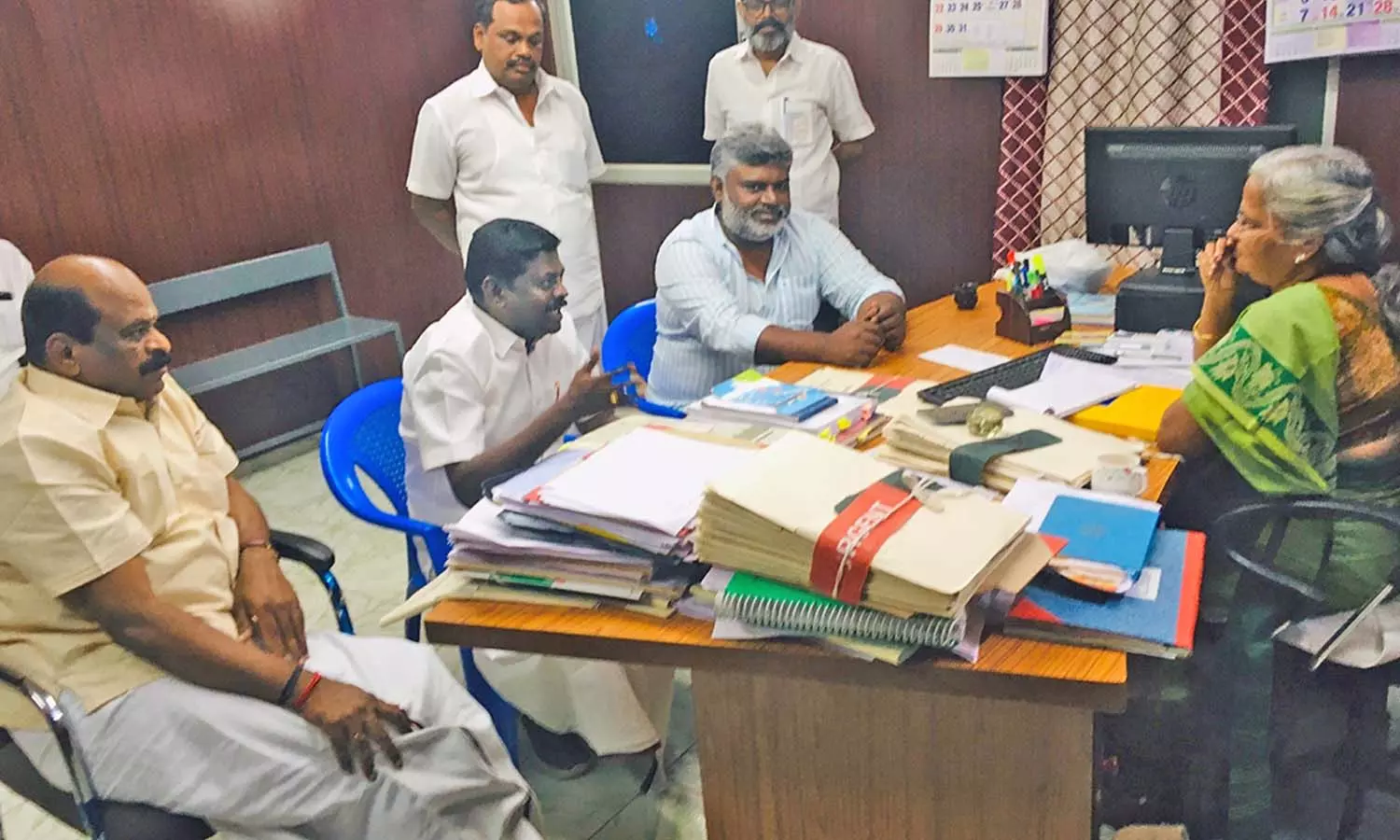 கடையநல்லூர் நகராட்சி பகுதிகளில் உயர் மின் கோபுரங்கள், பஸ் நிழற்குடை அமைக்க ரூ.81.6 லட்சம் நிதி ஒதுக்கீடு - தனுஷ்குமார் எம்.பி. தகவல்