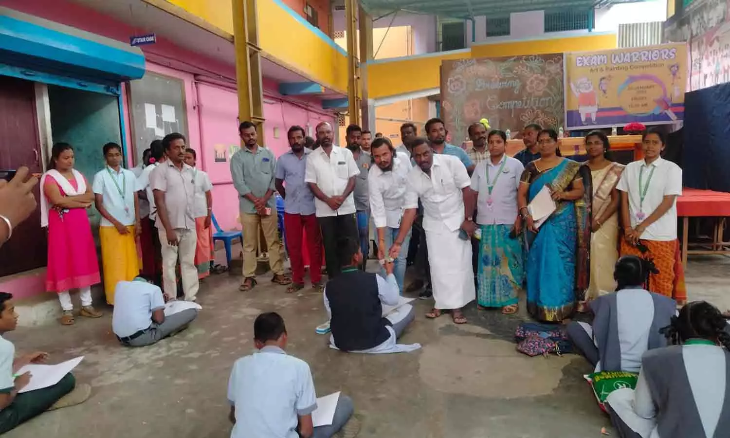 மாணவர்களுக்கு ஓவியப் போட்டி-அங்காளன் எம்.எல்.ஏ. தொடங்கி வைத்தார் மாணவர்களுக்கு ஓவியப் போட்டி-அங்காளன் எம்.எல்.ஏ. தொடங்கி வைத்தார்