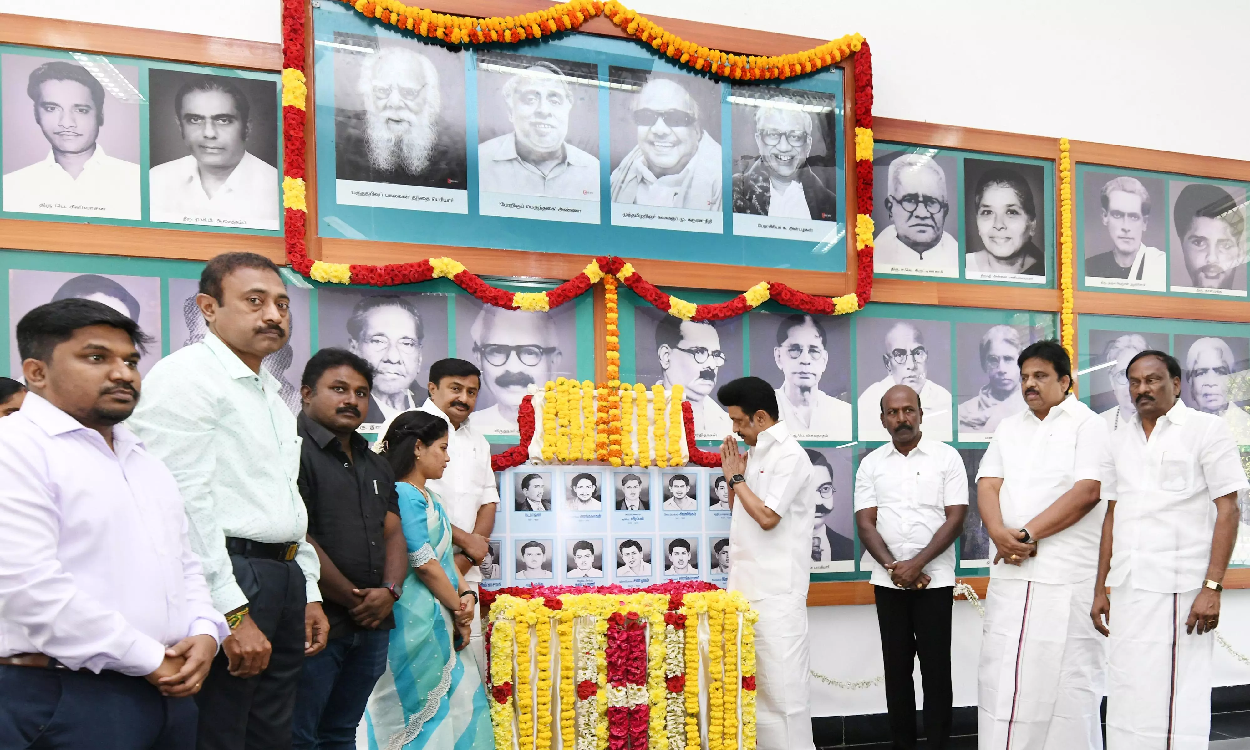 மொழிப்போர் தியாகிகள் மணிமண்டபத்தில் முதலமைச்சர் மு.க.ஸ்டாலின் மரியாதை மொழிப்போர் தியாகிகள் மணிமண்டபத்தில் முதலமைச்சர் மு.க.ஸ்டாலின் மரியாதை