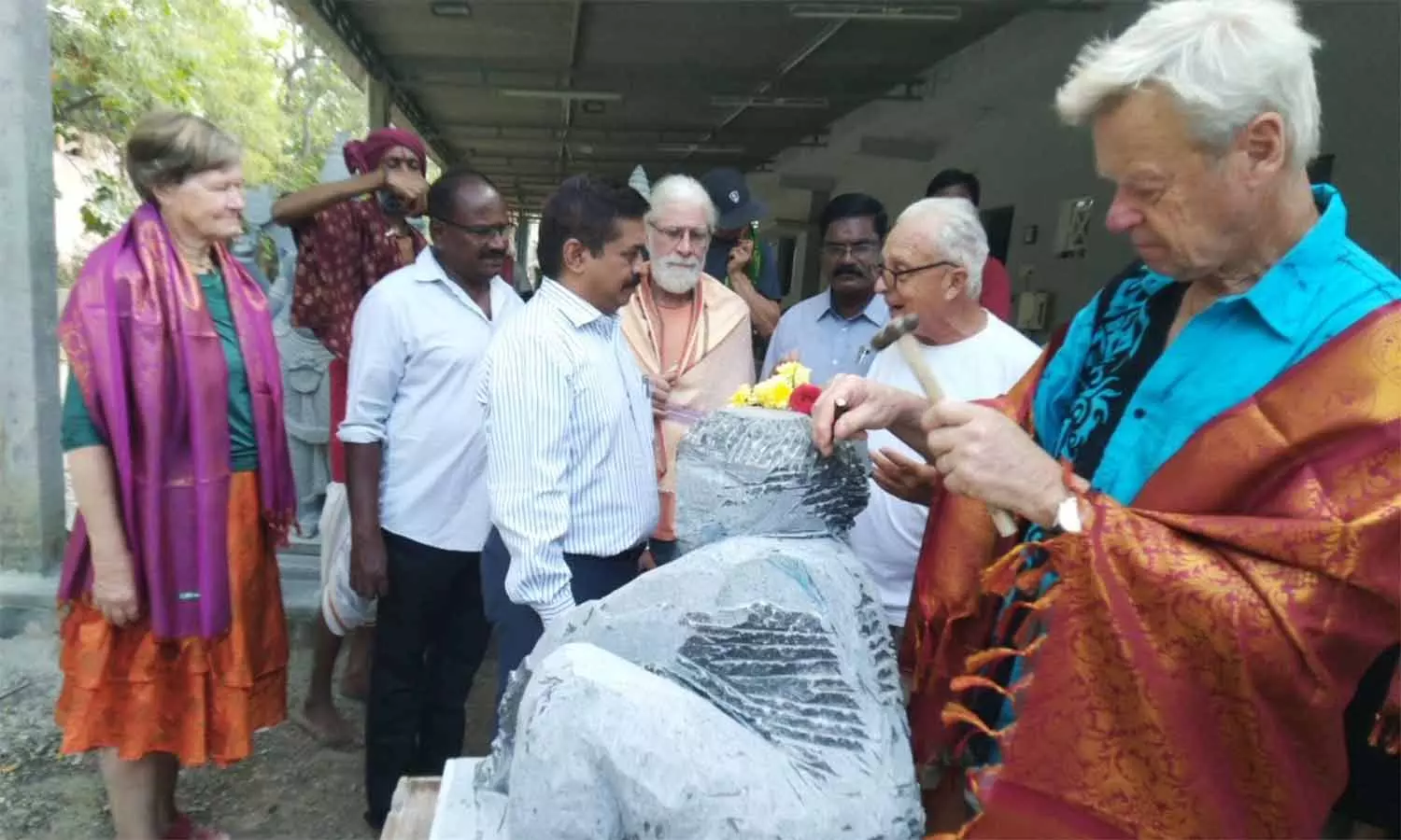 பயிற்சி தொடங்கியது... மாமல்லபுரம் வந்து சிலை செதுக்கும் வெளிநாட்டவர்கள் பயிற்சி தொடங்கியது... மாமல்லபுரம் வந்து சிலை செதுக்கும் வெளிநாட்டவர்கள்