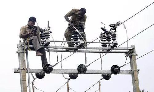 மின்சிக்கனத்தை  கடைப்பிடிக்க மின்வயர்களை  மாற்ற வேண்டும் - அதிகாரி அறிவுறுத்தல்