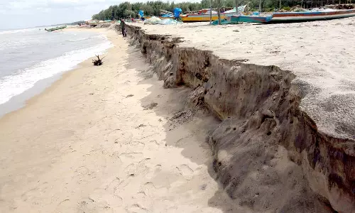 கொள்ளிடம் பகுதியில் கடல் அரிப்பை தடுக்க பொதுமக்கள் வலியுறுத்தல்