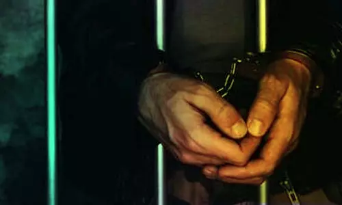 ஆறுமுகநேரி அறக்கட்டளை நிர்வாகி மீது தாக்குதல்: கைதான 2 பேர் மீது குண்டர் சட்டம் பாய்ந்தது- பாளை ஜெயிலில்  அடைப்பு